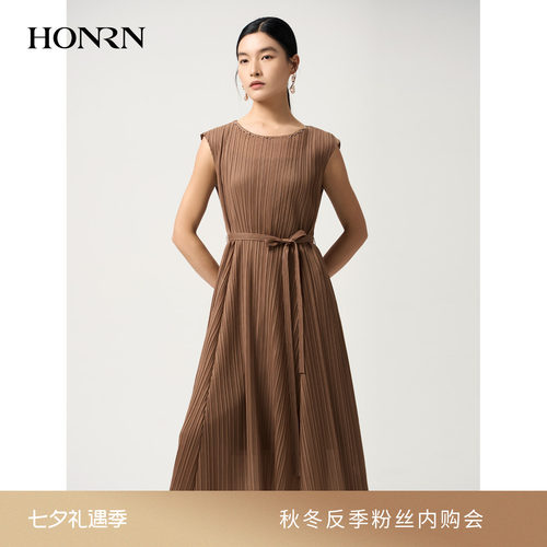 红人高级感无袖压褶显瘦连衣裙