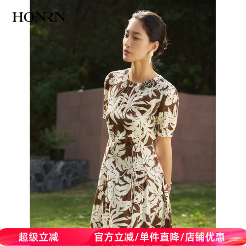 红人淑女风植物印花收腰连衣裙