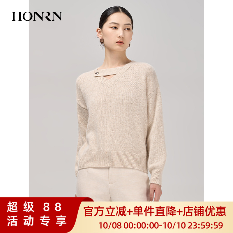 HONRN/红人秋季米白色宽松显瘦v领套头毛衣针织衫上衣女HI39OM009