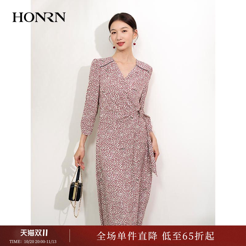 HONRN/红人V领收腰显瘦连衣裙