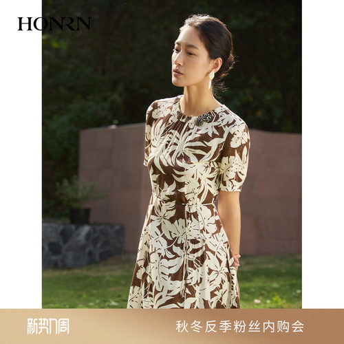 红人淑女风植物印花收腰连衣裙