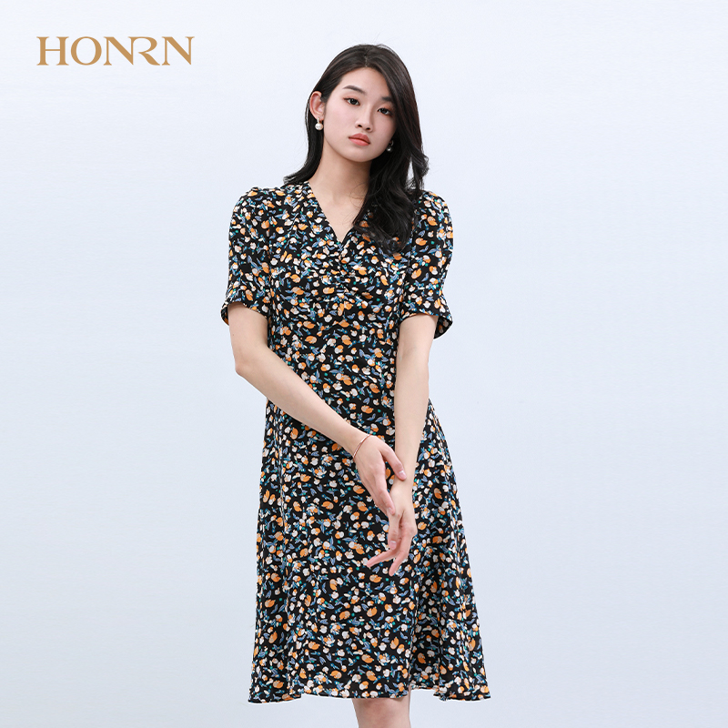 HONRN/红人气质桑蚕丝真丝裙子短袖v领收腰显瘦碎花连衣裙女夏季