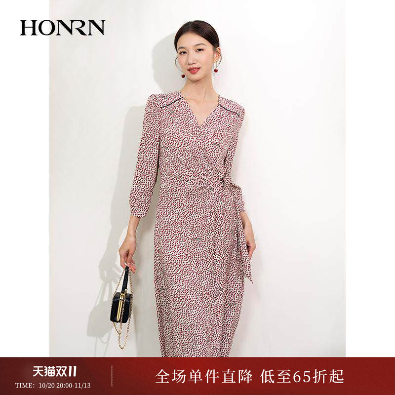 HONRN/红人V领收腰显瘦连衣裙