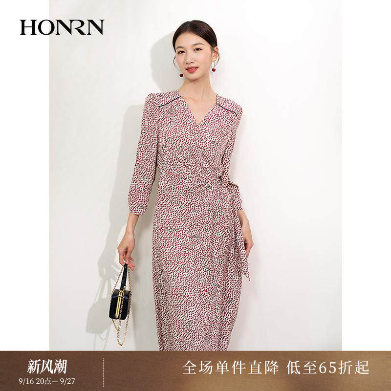 HONRN/红人V领收腰显瘦连衣裙