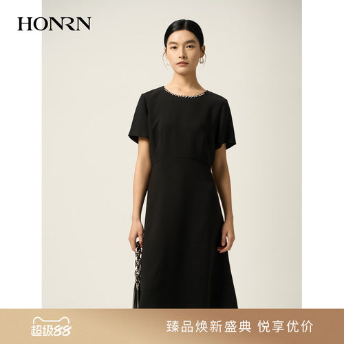 HONRN/红人圆领钉珠收腰小黑裙
