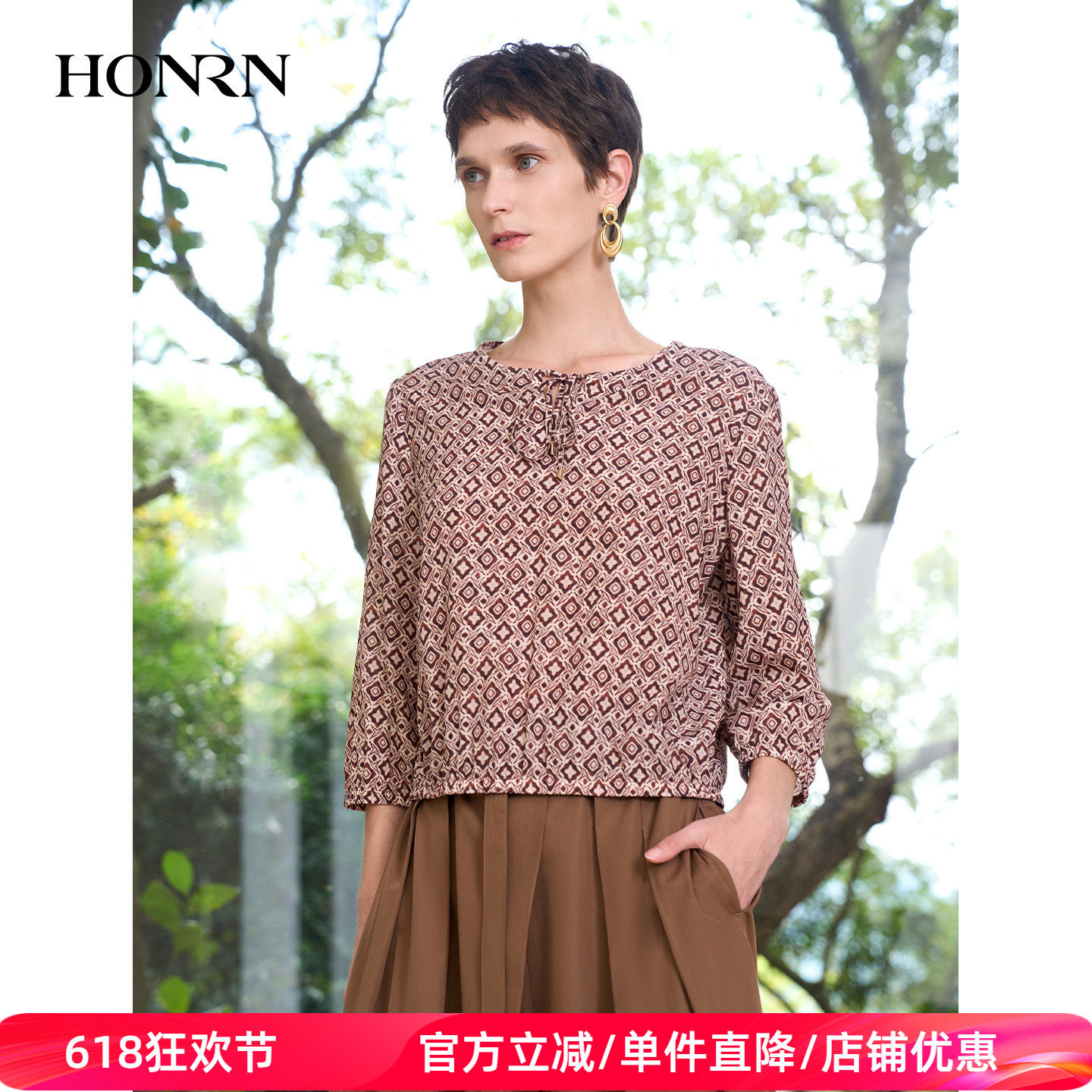 HONRN/红人夏季酒红印花圆领七分袖系带直筒通勤上衣HK22SY664