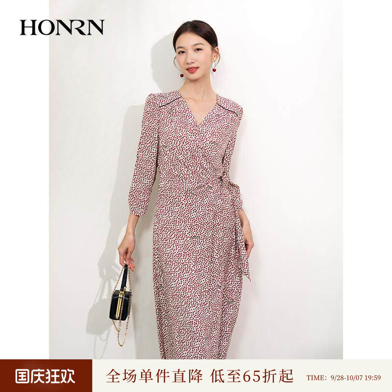 HONRN/红人V领收腰显瘦连衣裙