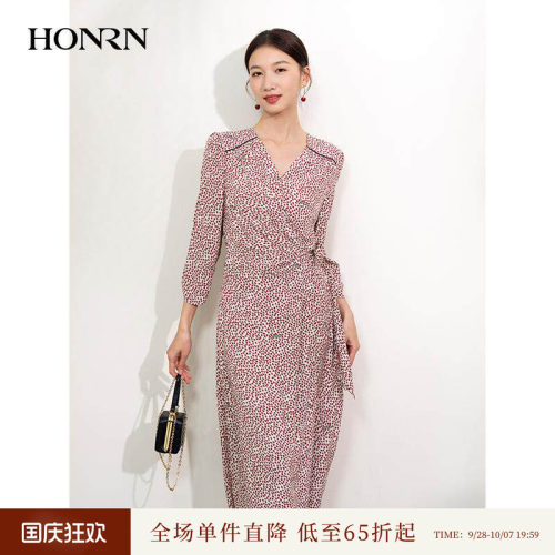HONRN/红人V领收腰显瘦连衣裙