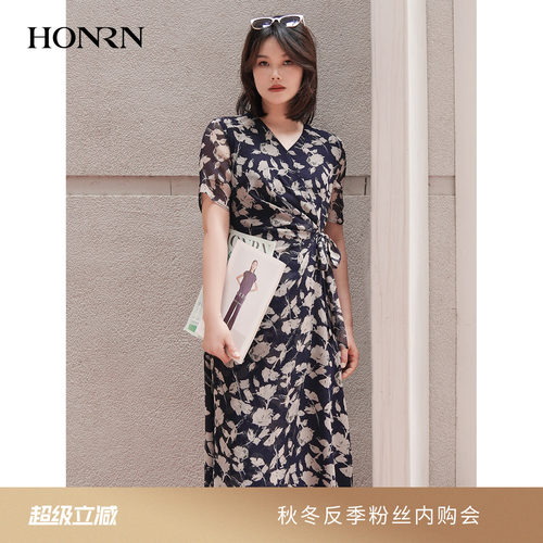 HONRN/红人减龄印花收腰连衣裙