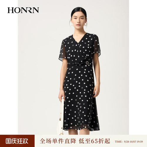 红人复古波点V领橡筋腰连衣裙