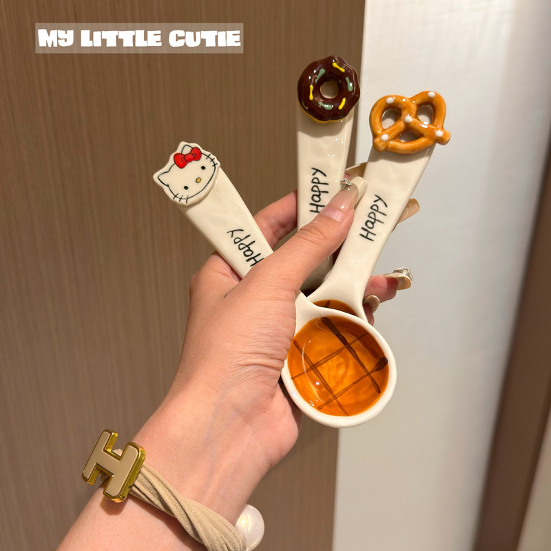 卡通kitty勺碱水结面包