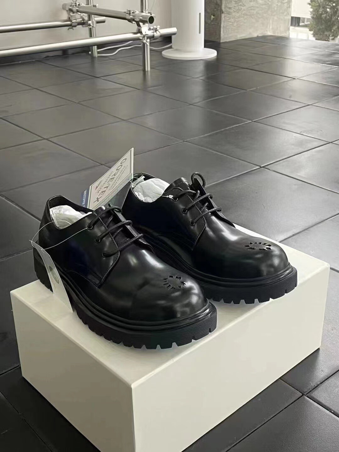 Born Niche Pursuit｜Siv Archive钛合金雕花V底德比皮鞋