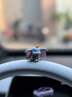 小飞象公仔汽车中控台摆件可爱卡通小象模型车载装饰摆设