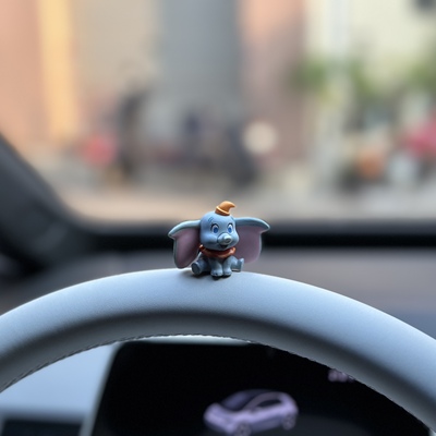小飞象公仔汽车中控台摆件可爱卡通小象模型车载装饰摆设