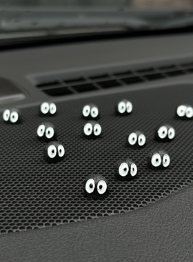 宫崎骏小煤球汽车中控台出风口后视镜摆件车载窗边治愈系装饰