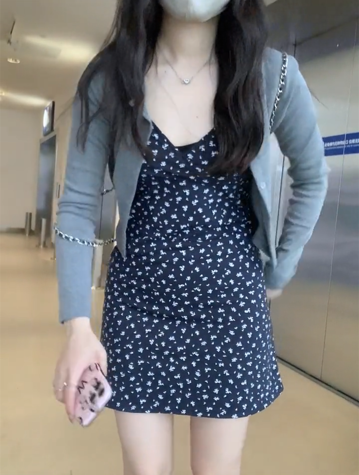 大码胖妹妹韩系少女套装裙春夏新款碎花V领吊带裙+灰色开衫两件套