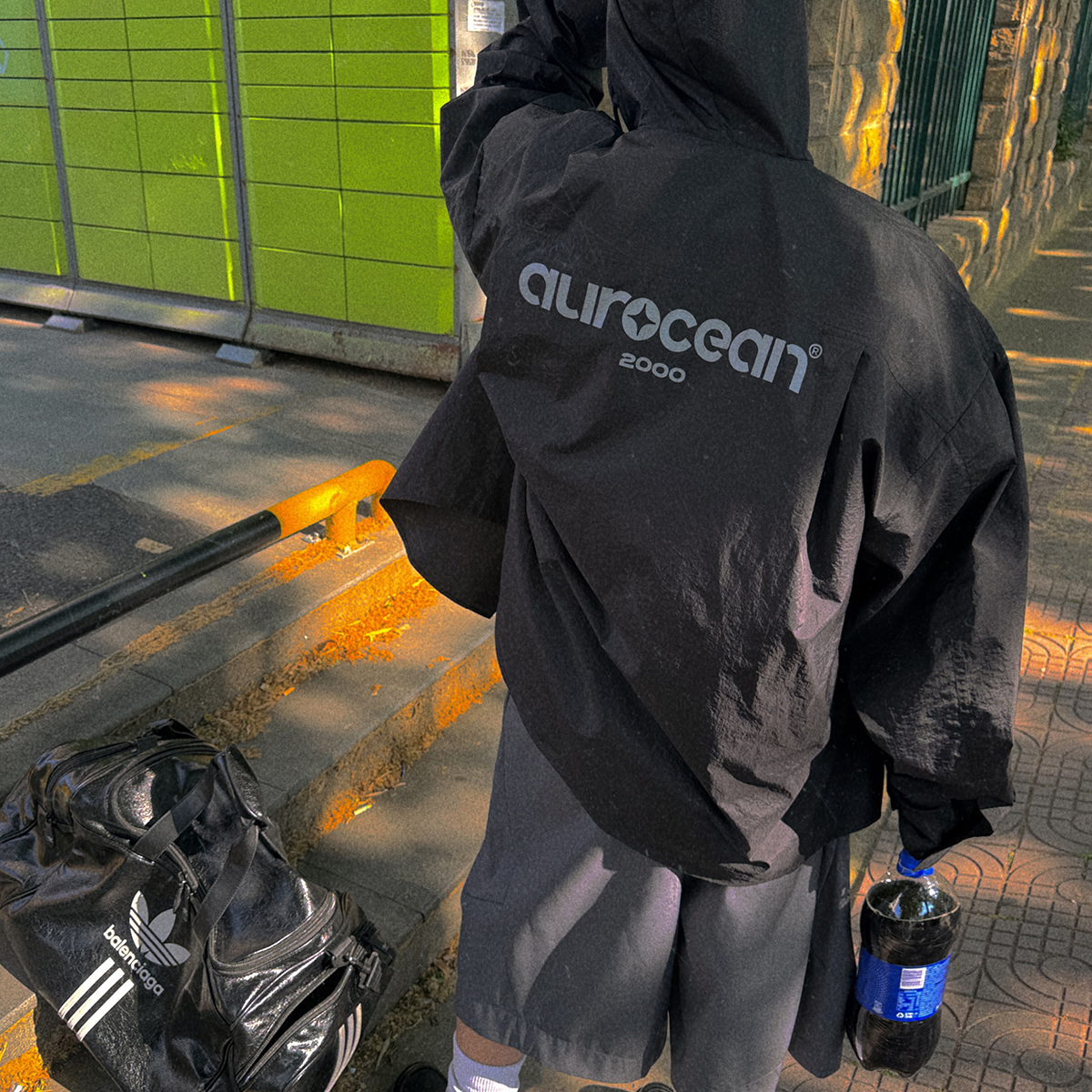Aurocean 防晒指数100+黑色连帽衬衫 反光印花轻盈挺括 防晒衣