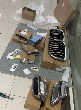 宝马新款X5M50i改柿灰色前杠中网獠牙侧鳃尾喉X5M50i柿灰色尾标