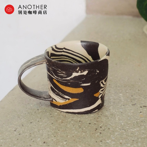 Flood II 绞胎条纹陶瓷马克杯/手握杯/三角马克杯/手工艺术品