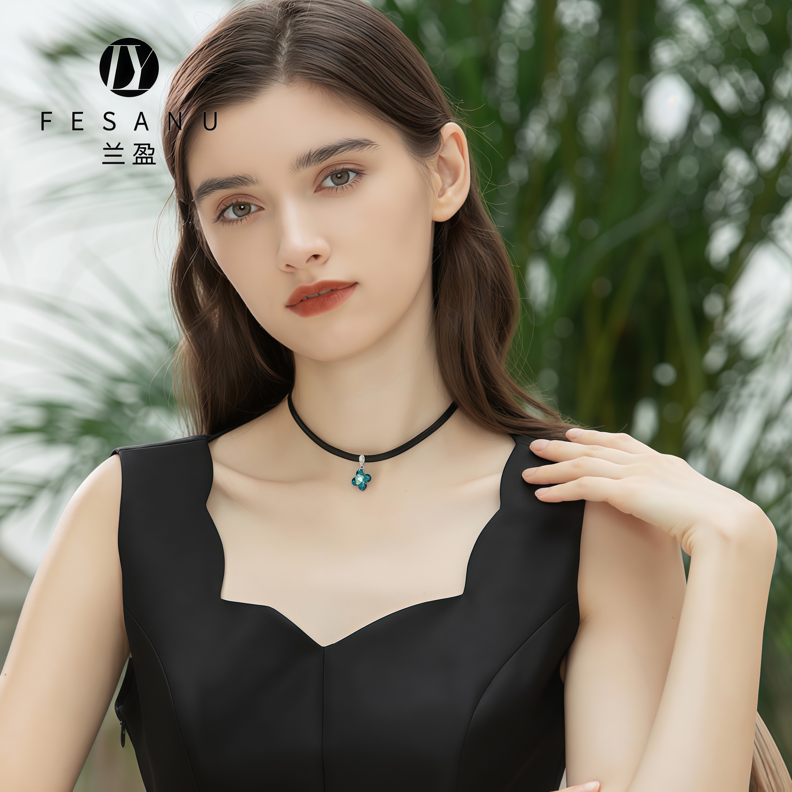 兰盈奥地利水晶十字架项链