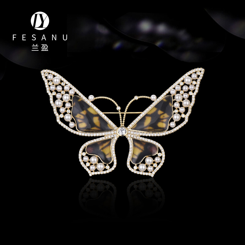 兰盈原创设计蝴蝶水晶胸针