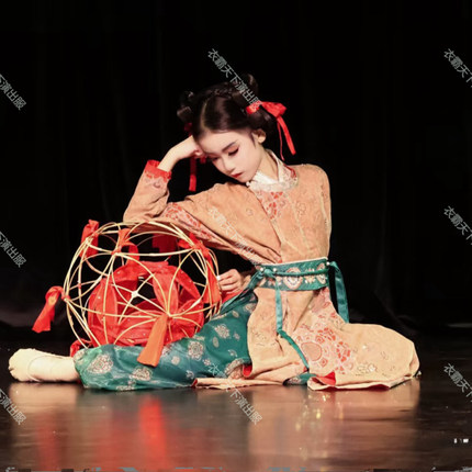 新款古典舞滚灯演出服女童中国风襦裙套装儿童古典舞蹈服表演服