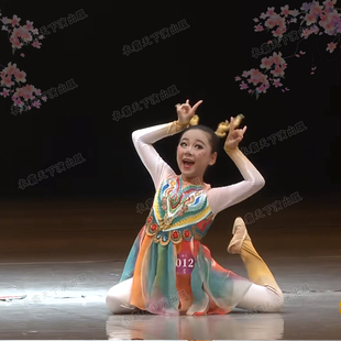 新款六一九色鹿演出服七彩灵鹿动物表演服儿童敦煌飞天国风民族服