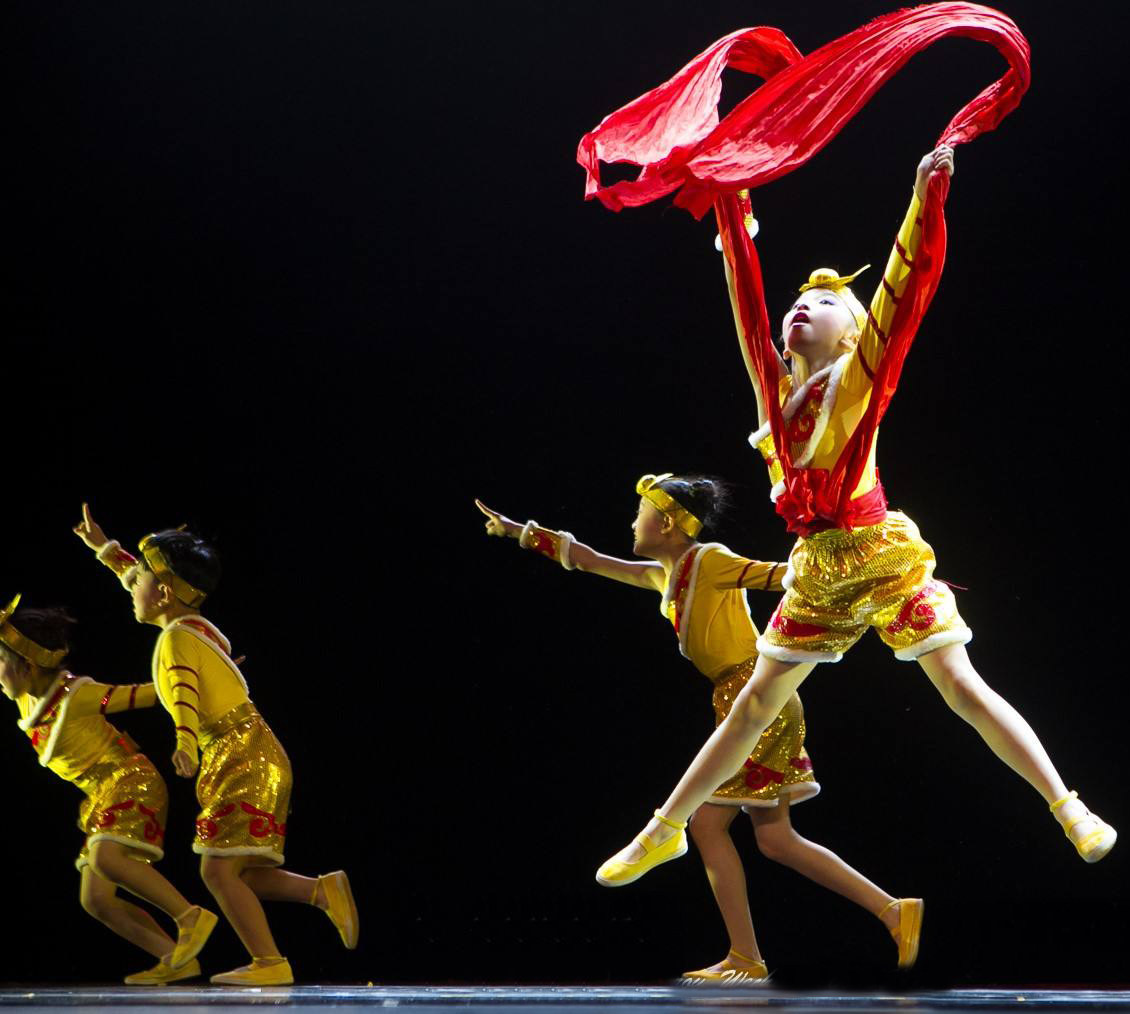 小荷风采我也要系红绸带儿童舞蹈演出服装陕北民族喜庆腰鼓表演服