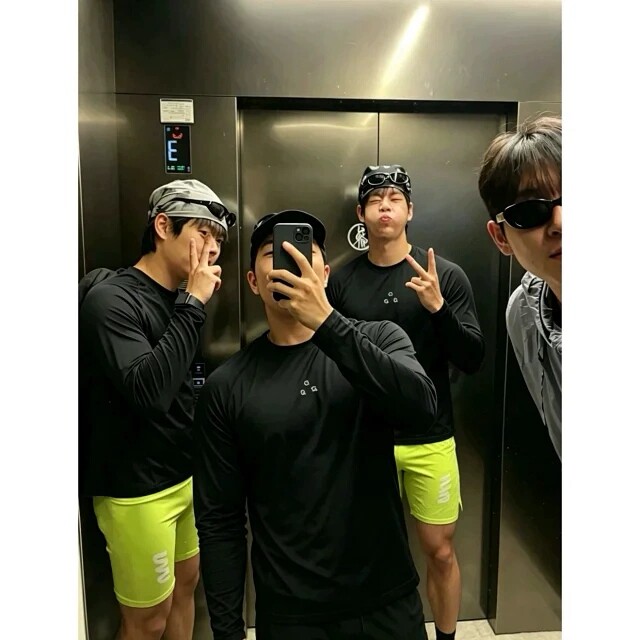 运动跑步健身 3M小字母反光印花 轻量速干高弹力吸湿排汗 长袖T恤