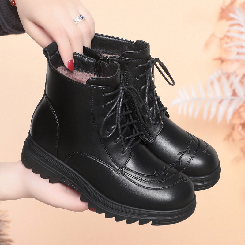 撤柜加绒保暖皮鞋冬季靴子女款马丁靴女平底短靴中老年妈妈鞋