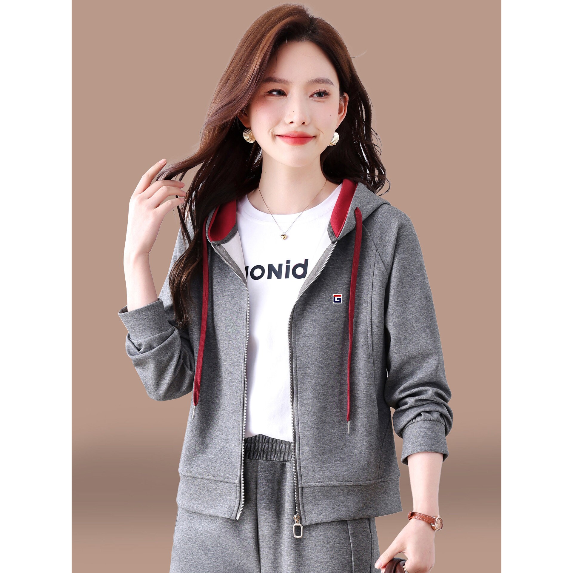 撤柜连帽卫衣外套女士春秋新款妈妈时尚洋气减龄春季薄款开衫上衣