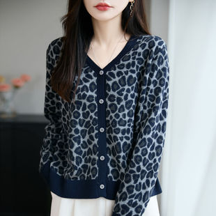 撤柜法式高级感豹纹提花针织开衫女外套毛衣新款加厚保暖外搭上衣