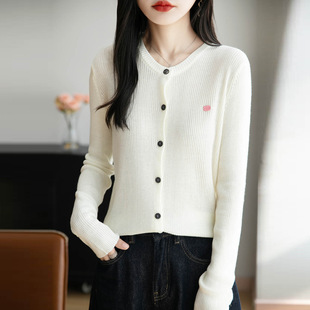 撤柜秋季新款圆领精仿毛针织开衫女修身小个子毛衣洋气减龄百搭外