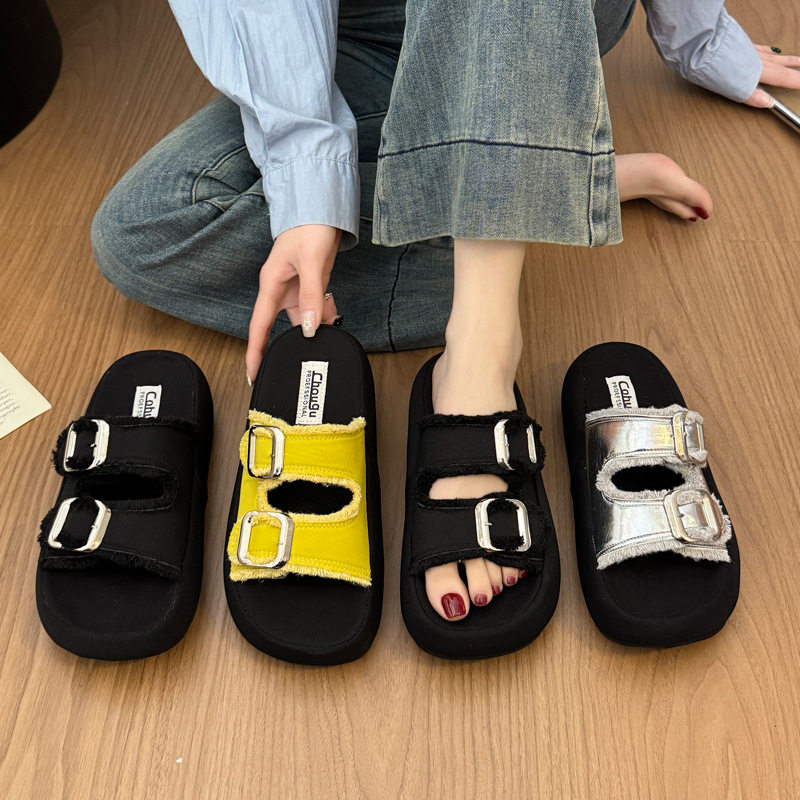 日本厚底凉拖鞋女夏外穿新款软底不累脚小个子沙滩休闲双排扣凉鞋