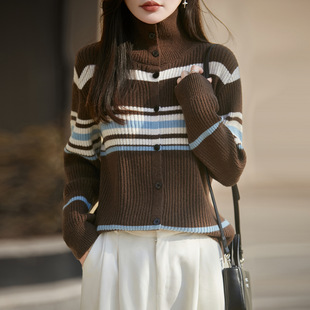 撤柜复古条纹高领排扣针织开衫女秋冬咖色毛衣外套百搭保暖小个子