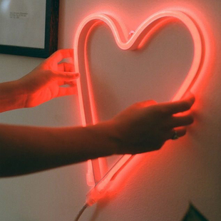 ins霓虹灯爱心love壁挂墙面装饰卧室寝室小夜灯拍照道具北欧风