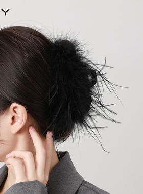 黑色羽毛抓夹女2026新款发夹后脑勺发量少秋冬鸡毛毛鲨鱼夹高级感