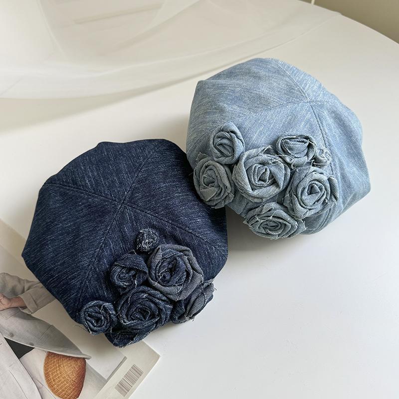 2025新款女士淡蓝色牛仔贝雷帽四角拼接牛仔花朵装饰逛街画家帽潮