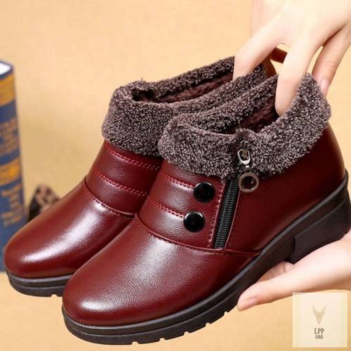 清仓断码软皮软底妈妈棉鞋老北京雪地靴老人平底中老年女皮鞋短靴