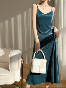 金丝绒吊带连衣裙女性感V领宽松背心打底裙气质内搭A字裙过膝长裙