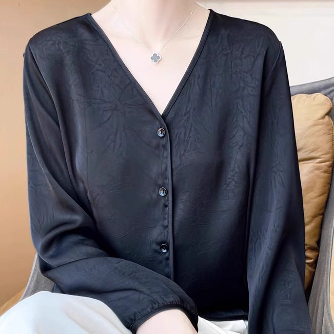 2025夏季时尚百搭醋酸缎面衬衫女V领宽松显瘦长袖上衣女开衫外套