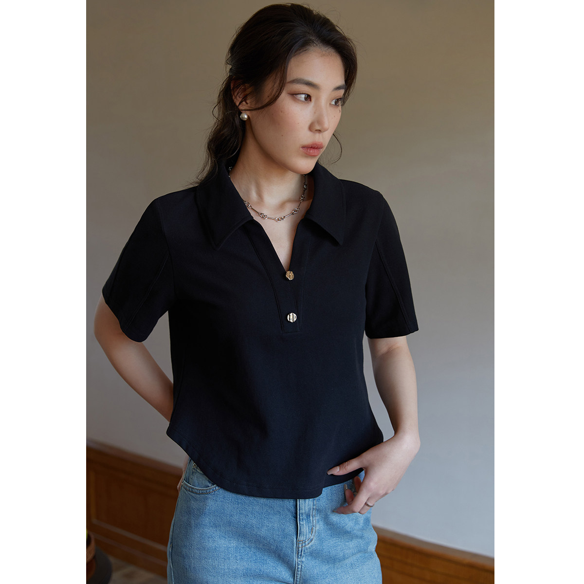 独束大码女装复古POLO领显瘦短袖T恤女2023年夏休闲简约V领上衣高性价比高么？