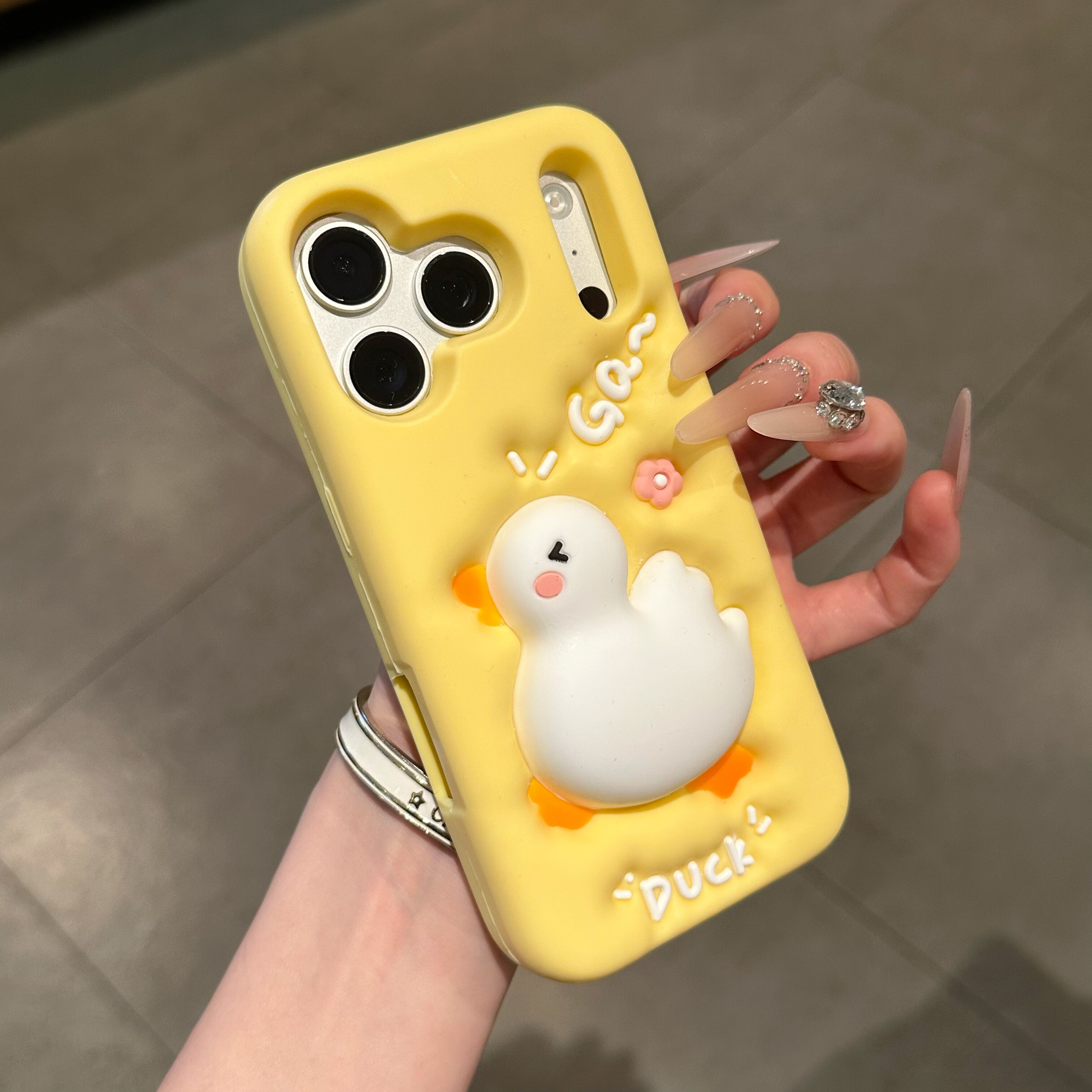 卡通减压鸭立体硅胶适用苹果iPhone17promax可爱14pro全包15pro手机壳新款13防摔12网红个性16promax创意趣味