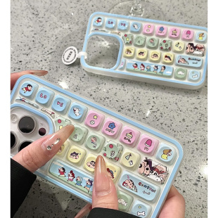 春日部小新立体键盘适用iPhone16promax苹果13手机壳新款 15promax防摔12可爱卡通女小众11硅胶14pro网红软壳