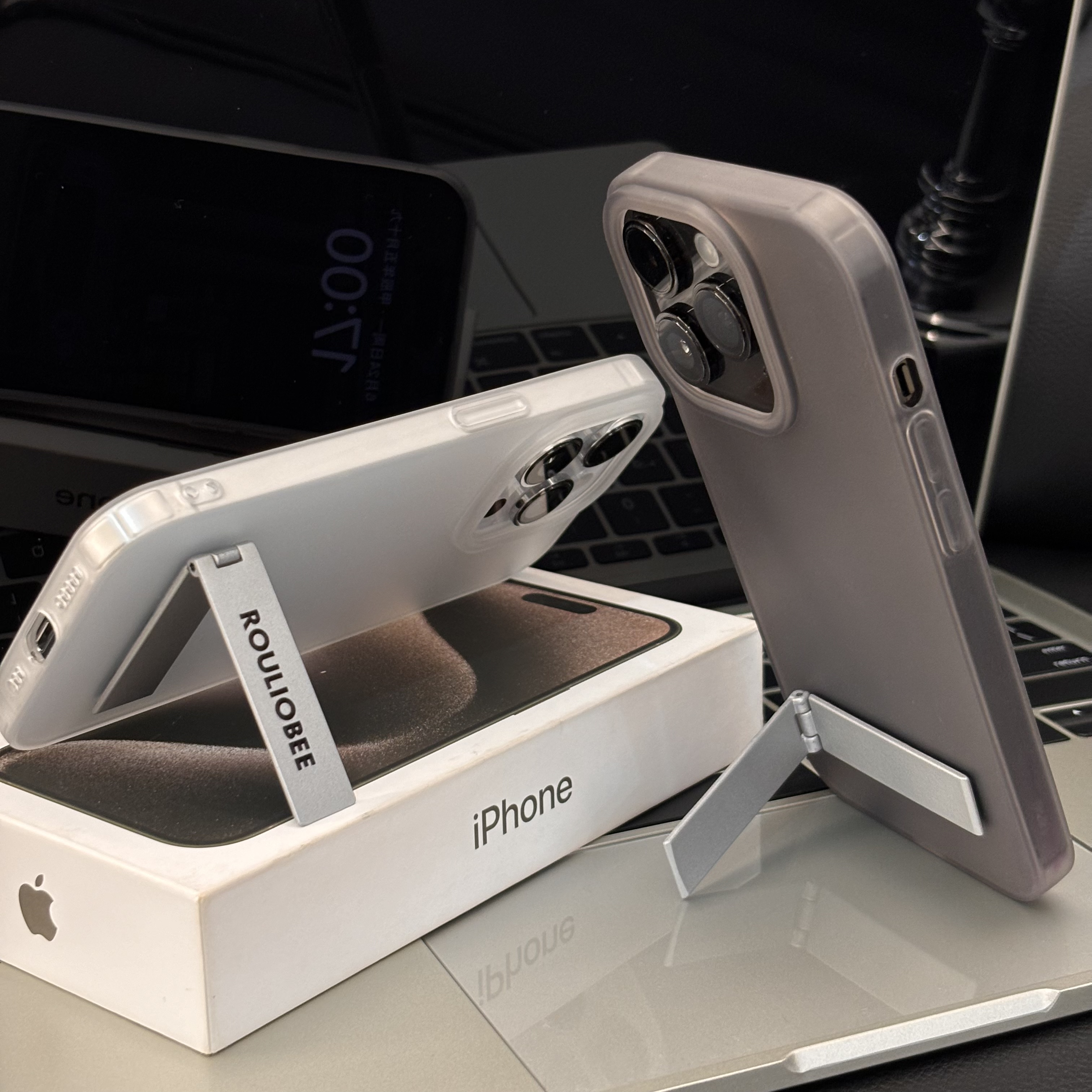 简约个性立体折叠支架亲肤手机壳