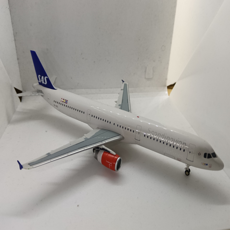 SJ200 斯堪的纳维亚航空321-200这是一款品相很棒的200比321注册
