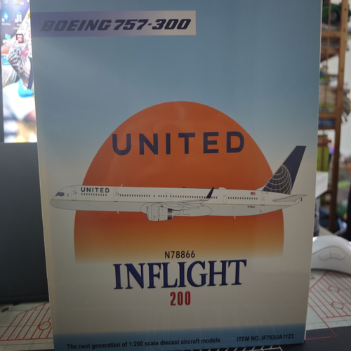 United Airlines 波音757-300模型，未拆封！比例1:200，合金材