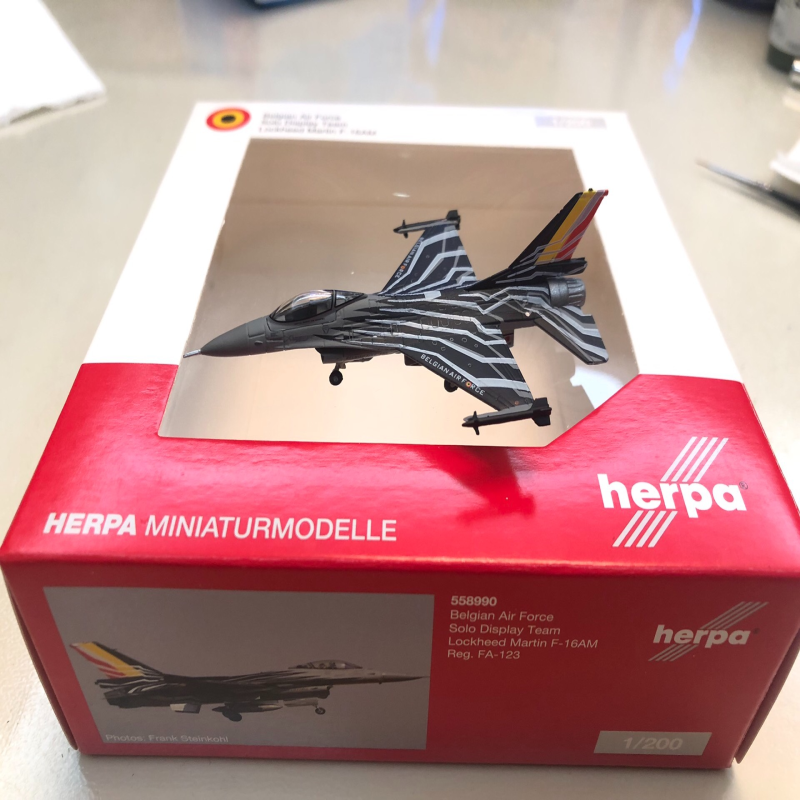 1:200 Herpa 558990 比利时f16 品相如图，此款出厂无替换舱盖，