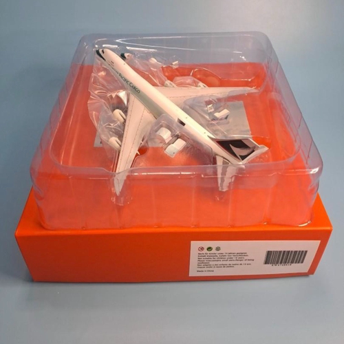 1:400 EW4748010 747-8F Cathay Pacific B-LJFJC Wings合金飞机