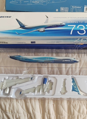 波音原厂。1：200塑料组合模型。B737-900ER。